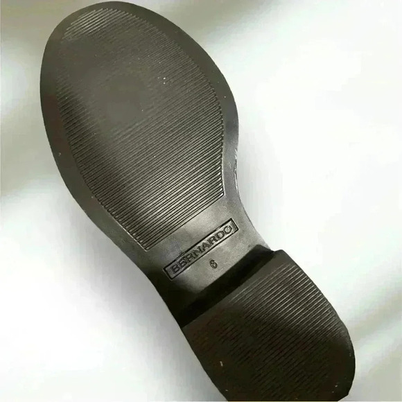 Bernardo women’s black rain boots size 6M.  Excellent condition. - Picture 2 of 6